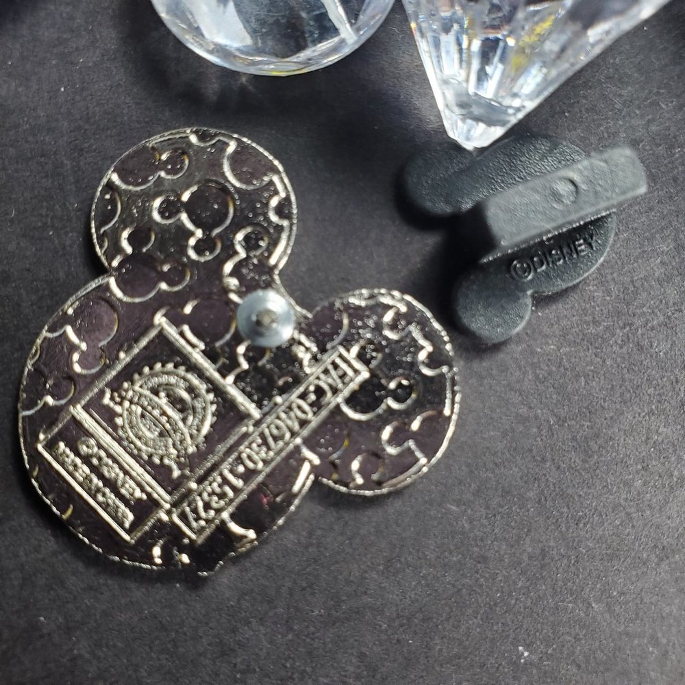 Disney Parks Mickey Mouse Icon Head Perter Pan Green Pin - Picture 3 of 3